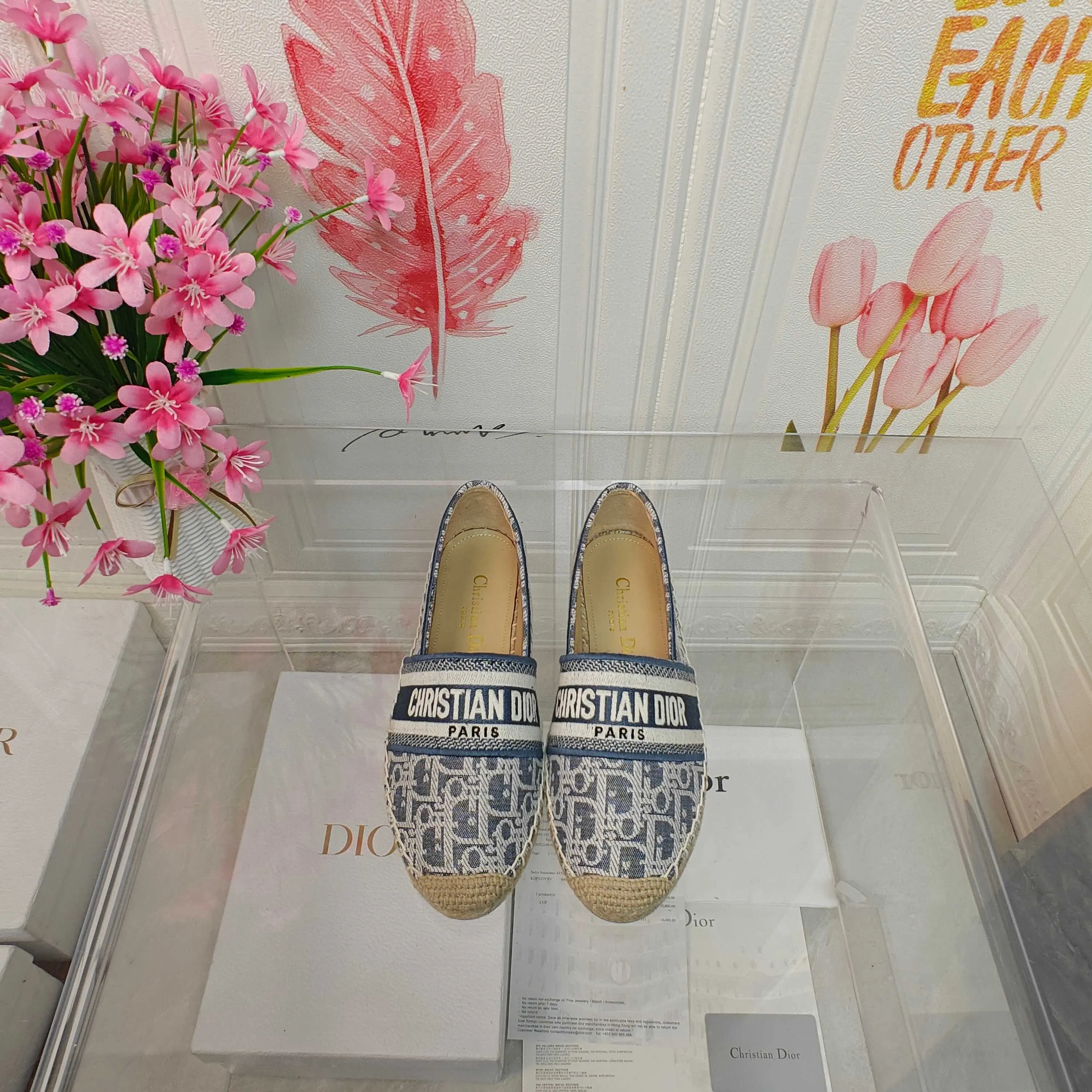 👟👟Ex-factory price 440👟👟 Top quality Dior Granville espadrille embroidery Upper: embroidered with "CHRISTIANDIOR" Craftsmanship: Purely hand-sewn hemp rope outsole Lining: Imported soft and breathable sheep lining with padded feet Code number: 35-40 (customized at 34.41.42) Outsole: Exclusive molded rubber outsole decorated with lucky star symbol